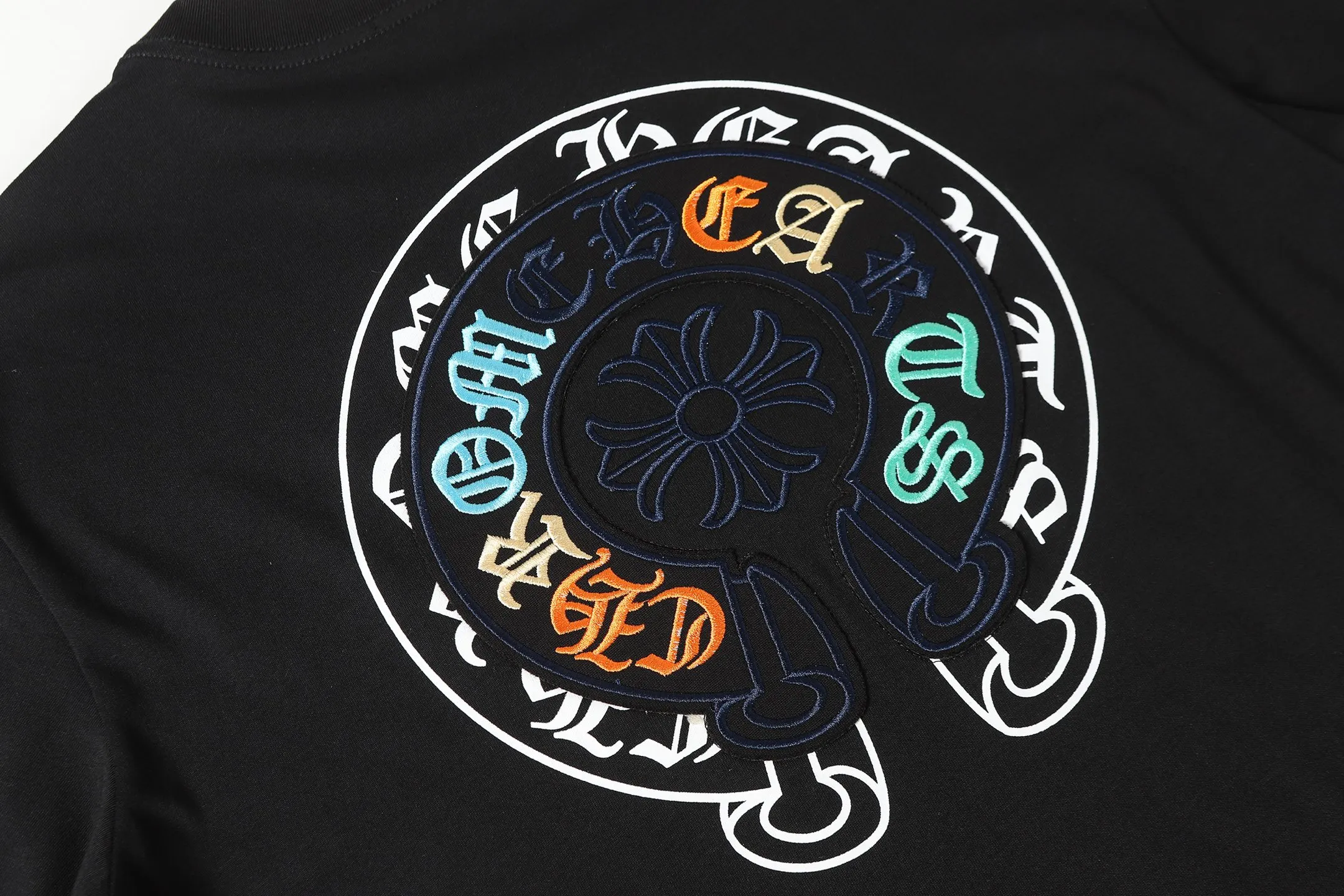 P180 Chrome Hearts CH Chrome Hearts Heavy Industry Horseshoe Sanskrit appliqué embroidered short-sleeved T-shirt Use imported Tajima machine embroidery Correctly configured Black 2025 Chrome Hearts nylon bag authentic packaging 260 grams of custom-dyed double-yarn cotton Large version Loose and stylish Differentiated from low version slim and long version The upper body pulls the hips 100% commitment: top quality Do not make fast food The highest version on the market Top quality - different from the ordinary versions in the market If you care about quality You must also respect the price. Absolutely zero after-sales service. The return rate so far is 0. It’s hard not to love the style. - 260g custom-dyed double yarn fabric. - Correct high-density main mark, washed tag, hand-sewn.